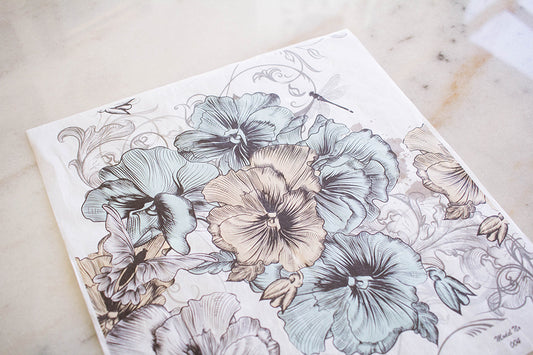 Papier découpage de fleurs bleues et jaunes. Papier de riz pour découpage de Belles And Whistles Découvrez une nouvelle façon de décorer vos meubles et pièces de décoration avec nos papiers découpage spécialement conçus pour les meubles, ces belles feuilles présentent une texture fibreuse fabriquée à la machine pour un look délicat et unique.