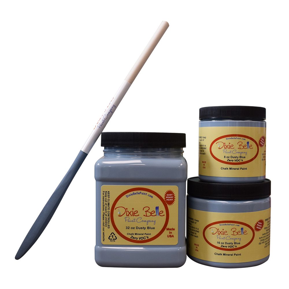 La peinture de couleur "Dusty Blue" de Dixie Belle nous rappelle les jeans en denim délavé. Cette couleur sophistiquée peut ajouter du charme à une pièce de style rustique ou créer une atmosphère tranquille dans un espace shabby chic. La peinture à la craie minérale de Dixie Belle est un produit de qualité supérieur. Parfaite pour peindre sur les meubles, elle peut aussi très bien être utilisée sur d'autres surfaces comme le bois, le métal, le verre, la céramique, le tissus et plus.