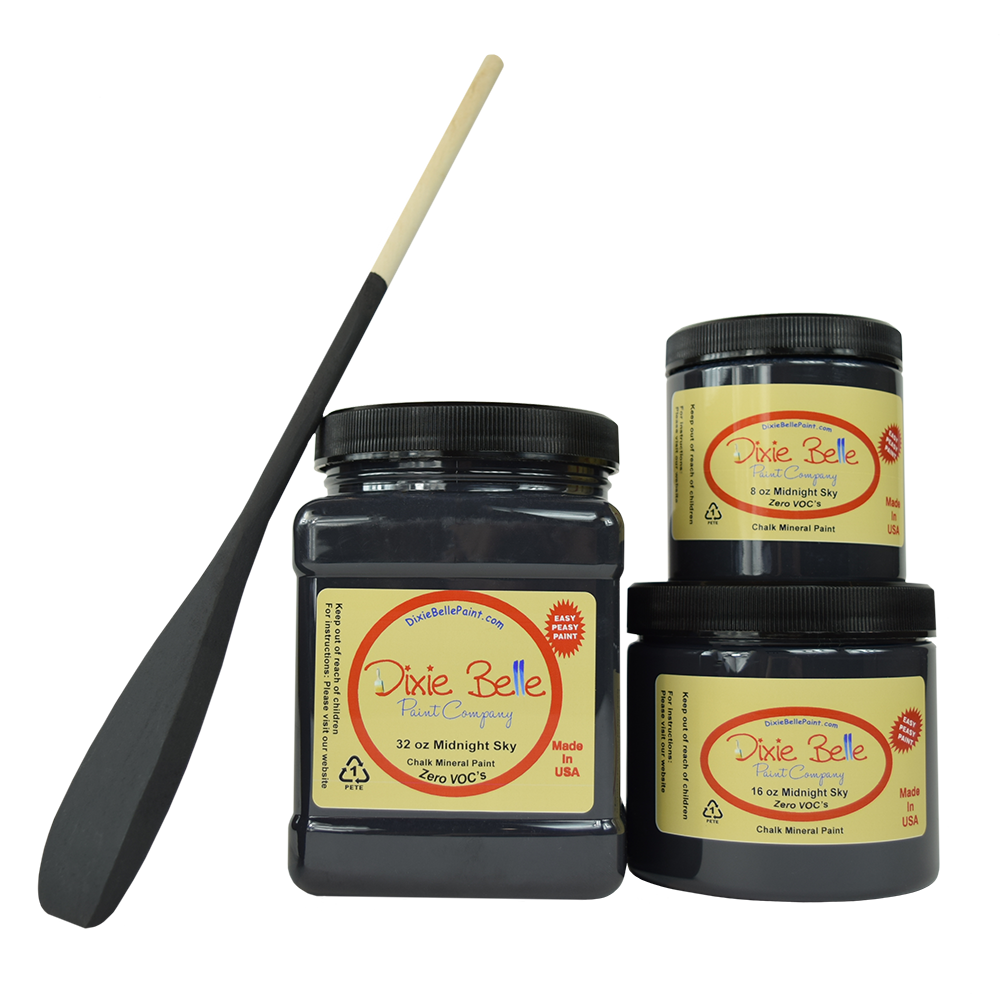 La peinture de couleur "Midnight Sky" de Dixie Belle est un noir bleu foncé. Que votre style soit moderne ou rustique, utilisez cette couleur dramatique pour ajouter de la dimension à votre projet. La peinture à la craie minérale de Dixie Belle est un produit de qualité supérieur. Parfaite pour peindre sur les meubles, elle peut aussi très bien être utilisée sur d'autres surfaces comme le bois, le métal, le verre, la céramique, le tissus et plus.