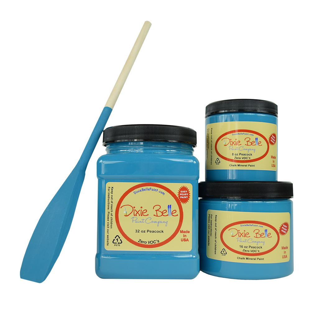 La peinture de couleur "Peacock" de Dixie Belle est un bleu riche avec un soupçon de vert. Mélangez avec du Palmetto pour obtenir la couleur sarcelle parfaite que vous recherchez. La peinture à la craie minérale de Dixie Belle est un produit de qualité supérieur. Parfaite pour peindre sur les meubles, elle peut aussi très bien être utilisée sur d'autres surfaces comme le bois, le métal, le verre, la céramique, le tissus et plus.