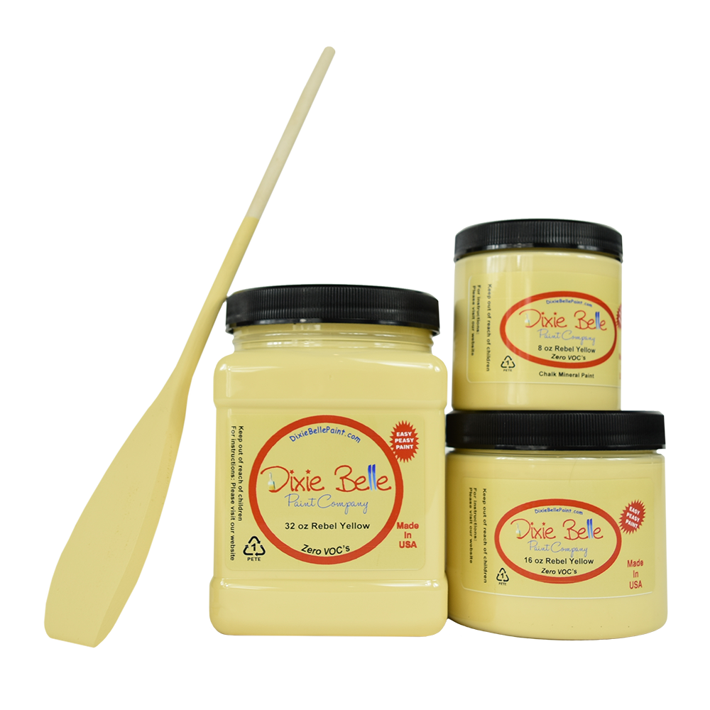 La peinture de couleur "Rebel Yellow" de Dixie Belle est un jaune vintage. Cette couleur de ton froid nous rappelle un ciel qui s'estompe au coucher du soleil. Une couleur douce mais gaie qui égayera n'importe quelle pièce de votre maison. La peinture à la craie minérale de Dixie Belle est un produit de qualité supérieur. Parfaite pour peindre sur les meubles, elle peut aussi très bien être utilisée sur d'autres surfaces comme le bois, le métal, le verre, la céramique, le tissus et plus.