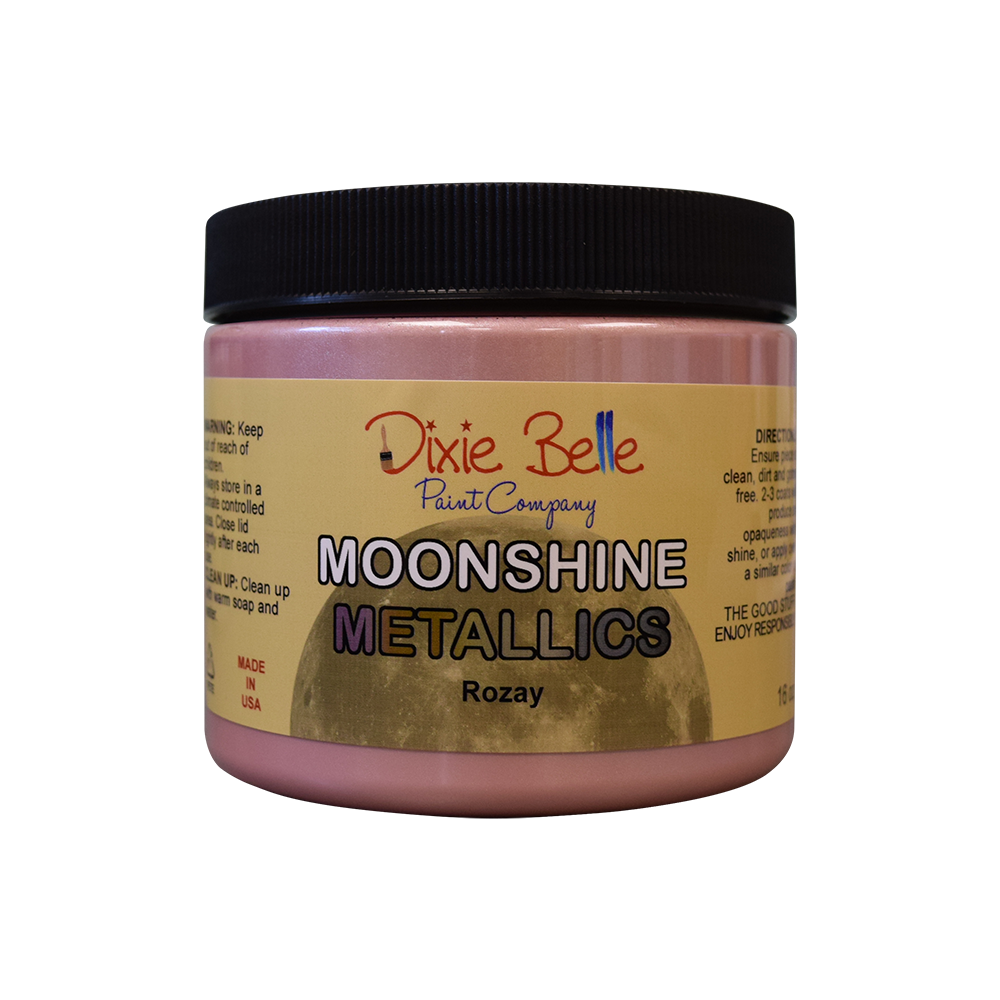 La peinture minérale à la craie métallique Moonshine est une peinture métallique riche et brillante en une seule étape avec de beaux pigments. Veuillez noter : Une couche de base est recommandée, mais pas obligatoire. Peignez cette beauté sur Tea Rose ou Soft Pink pour créer quelque chose de sucré !