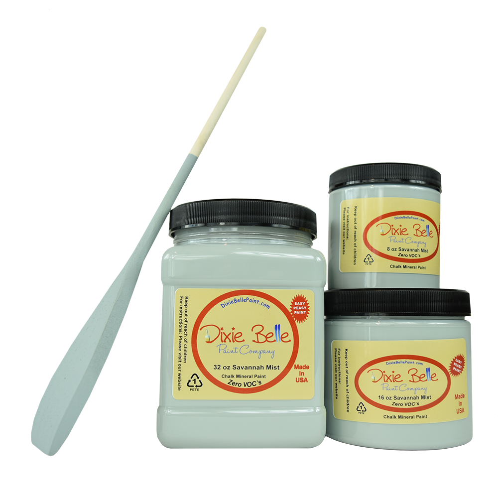 La peinture de couleur "Savannah Mist" de Dixie Belle est un bleu clair avec des nuances grises. Cette couleur nuageuse s'harmonise bien avec un décor côtier, des meubles de style ancien et des tons de bois chaleureux. La peinture à la craie minérale de Dixie Belle est un produit de qualité supérieur. Parfaite pour peindre sur les meubles, elle peut aussi très bien être utilisée sur d'autres surfaces comme le bois, le métal, le verre, la céramique, le tissus et plus.