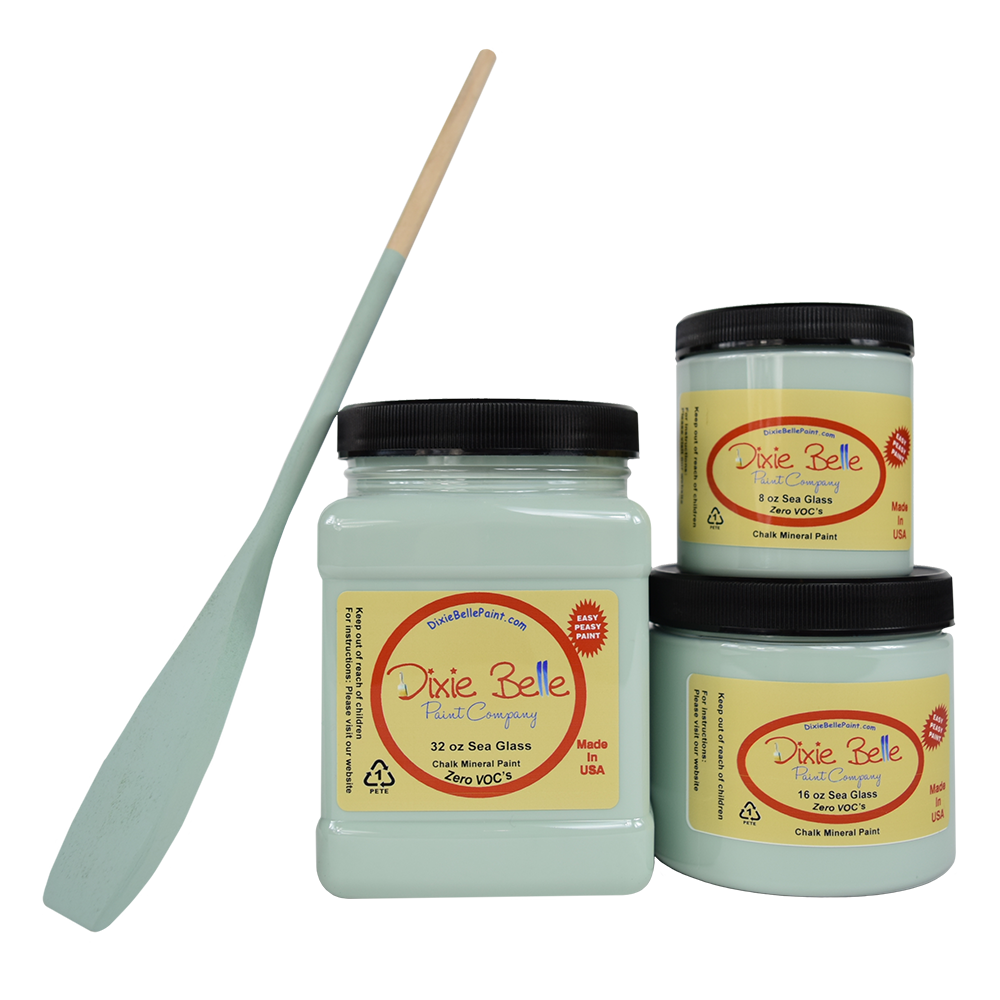 La peinture de couleur "Sea Glass" de Dixie Belle est un vert clair avec un soupçon de bleu. Cette couleur pastel ressemble à du verre de plage poli dans le sable. La peinture à la craie minérale de Dixie Belle est un produit de qualité supérieur. Parfaite pour peindre sur les meubles, elle peut aussi très bien être utilisée sur d'autres surfaces comme le bois, le métal, le verre, la céramique, le tissus et plus.