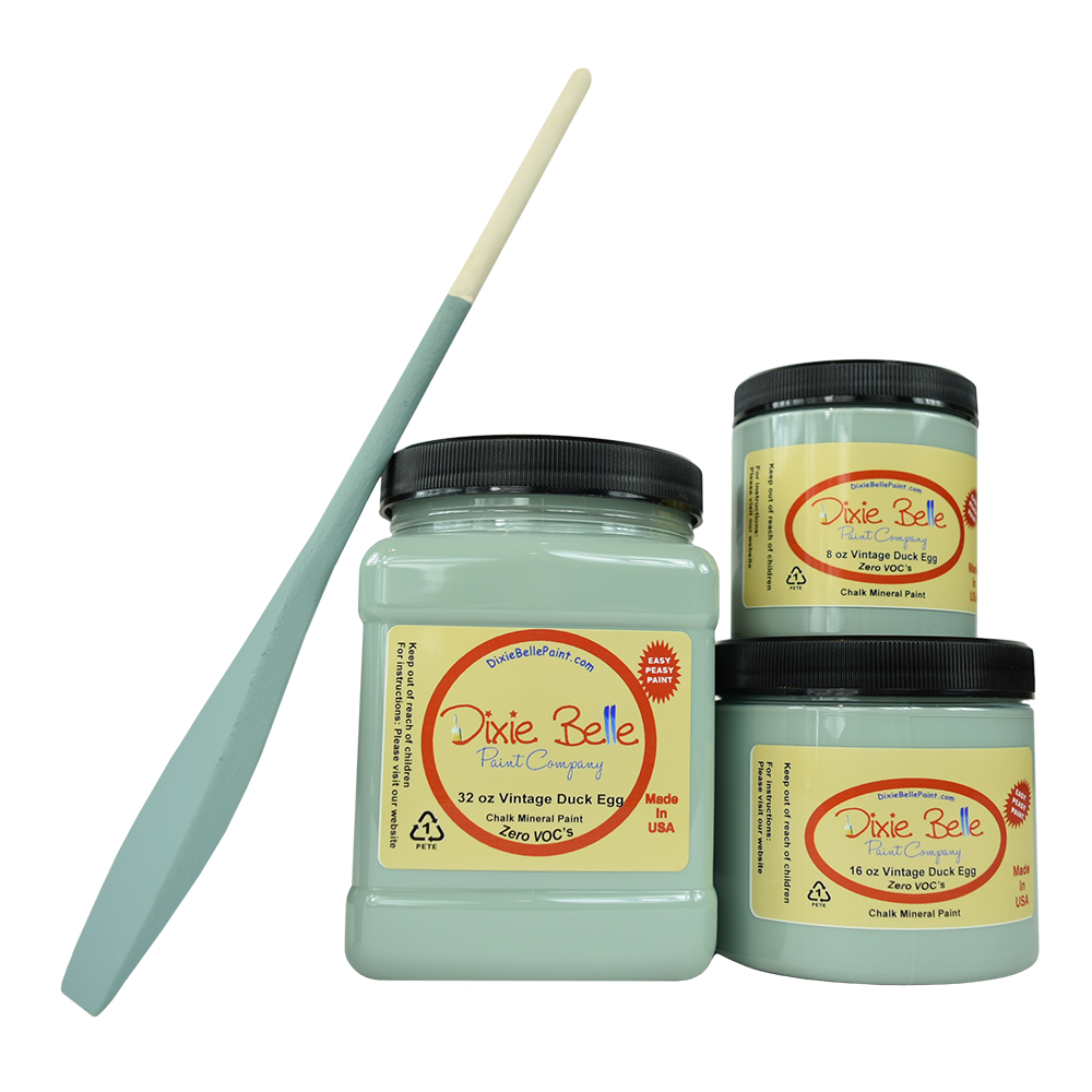 La peinture de couleur "Vintage Duck Egg" de Dixie Belle est un bleu clair avec une touche de vert et de gris. Utilisez cette couleur douce pour créer une impression de clarté dans votre espace. La peinture à la craie minérale de Dixie Belle est un produit de qualité supérieur. Parfaite pour peindre sur les meubles, elle peut aussi très bien être utilisée sur d'autres surfaces comme le bois, le métal, le verre, la céramique, le tissus et plus.
