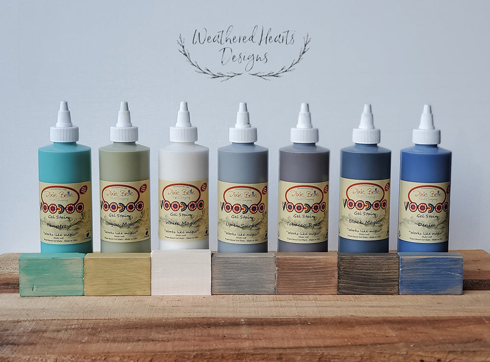 Les teintures gel à base d'eau de Dixie Belle offrent une couverture complète et profonde. Vous pouvez teindre sur des surfaces peintes ou non peintes. Attendez 72 heures avant de teindre sur une peinture fraîche. Les teintures peuvent être appliquées avec un chiffon non pelucheux, un pinceau ou un tampon applicateur. Appliquez la teinture et essuyez l'excédent de produit. Testez la teinture sur une petite surface pour vous assurer que vous obtenez la couleur souhaitée.