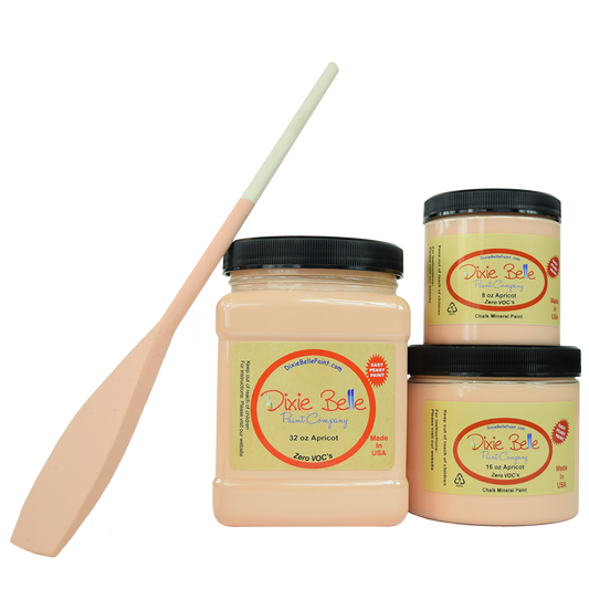 Un orange pâle avec des reflets roses. Utilisez cette teinte pastel pour ajouter une ambiance joyeuse à n'importe quelle pièce de votre maison. Se marie bien avec les styles de design côtier, shabby chic, victorien ou bohème. La peinture à la craie minérale de Dixie Belle est un produit de qualité supérieur. Parfaite pour peindre sur les meubles, elle peut aussi très bien être utilisée sur d'autres surfaces comme le bois, le métal, le verre, la céramique, le tissus et plus.
