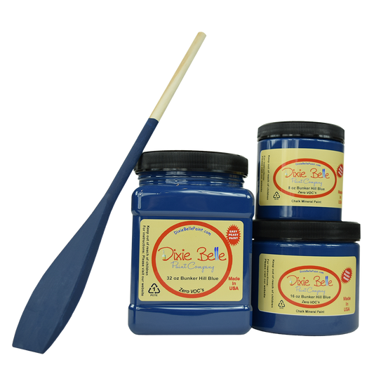 Peinture de couleur 'Bunker Hill Blue" de Dixie Belle est un bleu indigo foncé. Utilisez cette couleur vive pour faire une grande déclaration dans votre espace. La peinture à la craie minérale de Dixie Belle est un produit de qualité supérieur. Parfaite pour peindre sur les meubles, elle peut aussi très bien être utilisée sur d'autres surfaces comme le bois, le métal, le verre, la céramique, le tissus et plus.