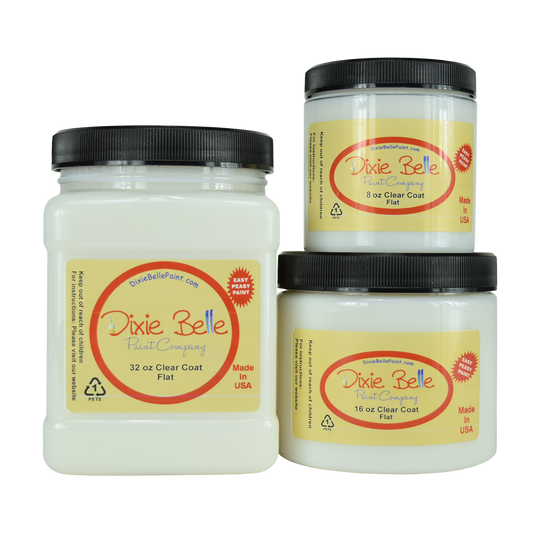 La finition hydrofuge Clear Coat de Dixie Belle. Finition résistante à l'eau. Disponible en brillant, satiné et mat. Laisser la peinture Dixie Belle sécher complètement. Remuez bien. Appliquez une couche de vernis transparent. Pour une protection supplémentaire, appliquez une autre couche après une heure. Vous pouvez ajouter jusqu'à trois couches. Le vernis Dixie Belle peut être nettoyé à l'aide d'un nettoyant non abrasif après sept jours.