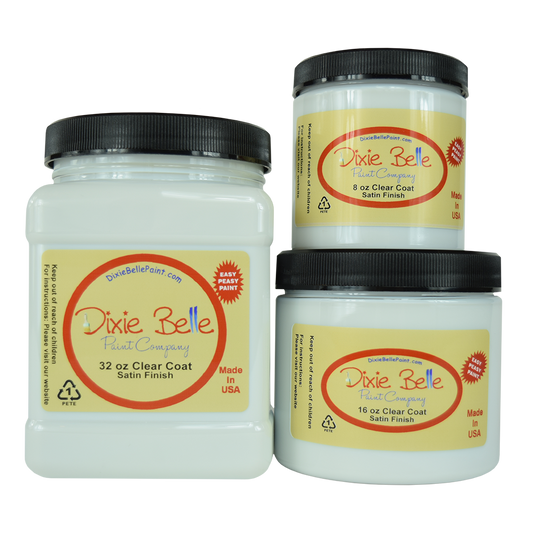 La finition hydrofuge Clear Coat de Dixie Belle. Finition résistante à l'eau. Disponible en brillant, satiné et mat. Laisser la peinture Dixie Belle sécher complètement. Remuez bien. Appliquez une couche de vernis transparent. Pour une protection supplémentaire, appliquez une autre couche après une heure. Vous pouvez ajouter jusqu'à trois couches. Le vernis Dixie Belle peut être nettoyé à l'aide d'un nettoyant non abrasif après sept jours.