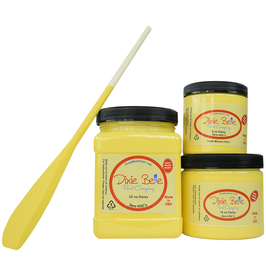 La peinture de couleur "Daisy" de Dixie belle est un jaune vif et vibrant. Utilisez cette couleur ensoleillée pour animer votre maison et créer une ambiance invitante. Cette couleur chaude conviendra à tous les styles de design. La peinture à la craie minérale de Dixie Belle est un produit de qualité supérieur. Parfaite pour peindre sur les meubles, elle peut aussi très bien être utilisée sur d'autres surfaces comme le bois, le métal, le verre, la céramique, le tissus et plus.
