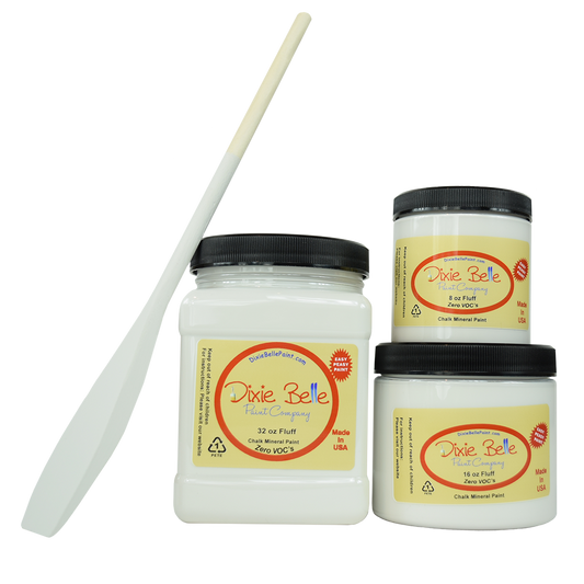 La peinture de couleur "Fluff" de Dixie Belle est un blanc doux et serein avec une légère nuance de gris. Utilisez Fluff pour des projets de style traditionnel ou moderne. La peinture à la craie minérale de Dixie Belle est un produit de qualité supérieur. Parfaite pour peindre sur les meubles, elle peut aussi très bien être utilisée sur d'autres surfaces comme le bois, le métal, le verre, la céramique, le tissus et plus.
