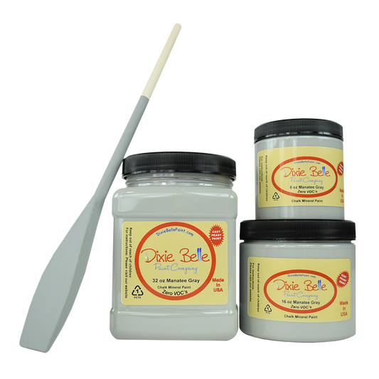 La peinture de couleur "Manatee Gray" de Dixie Belle est un gris clair avec des nuances bleues douces. Cette couleur froide ajoutera une énergie douce à votre maison. La peinture à la craie minérale de Dixie Belle est un produit de qualité supérieur. Parfaite pour peindre sur les meubles, elle peut aussi très bien être utilisée sur d'autres surfaces comme le bois, le métal, le verre, la céramique, le tissus et plus.