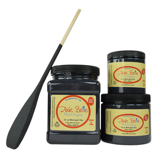 La peinture de couleur "Midnight Sky" de Dixie Belle est un noir bleu foncé. Que votre style soit moderne ou rustique, utilisez cette couleur dramatique pour ajouter de la dimension à votre projet. La peinture à la craie minérale de Dixie Belle est un produit de qualité supérieur. Parfaite pour peindre sur les meubles, elle peut aussi très bien être utilisée sur d'autres surfaces comme le bois, le métal, le verre, la céramique, le tissus et plus.