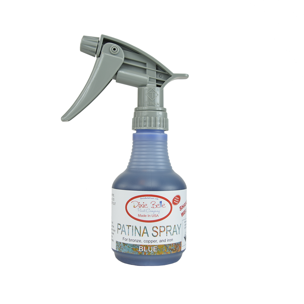 Le spray Patina est disponible en bleu et en vert. Suite à une deuxième couche de Peinture Patine et pendant que la deuxième couche est ENCORE HUMIDE, appliquez le Spray Patine. Vous pouvez le vaporiser, l'appliquer avec un pinceau ou une éponge. Il faut compter 2 à 6 heures pour obtenir un effet optimal. Aucun scellement n'est nécessaire, mais vous pouvez le faire avec Patina Guard ou Gator Hide après 48 heures. Utiliser avec : La peinture Patina Patina Guard