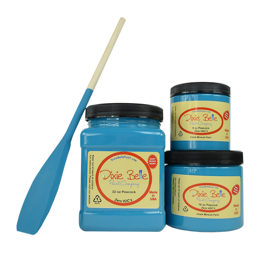 La peinture de couleur "Peacock" de Dixie Belle est un bleu riche avec un soupçon de vert. Mélangez avec du Palmetto pour obtenir la couleur sarcelle parfaite que vous recherchez. La peinture à la craie minérale de Dixie Belle est un produit de qualité supérieur. Parfaite pour peindre sur les meubles, elle peut aussi très bien être utilisée sur d'autres surfaces comme le bois, le métal, le verre, la céramique, le tissus et plus.