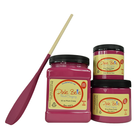 La peinture de couleur "Plum Crazy" de Dixie Belle est une nuance de rose profond avec un soupçon de violet. Cette couleur riche et royale nous rappelle les fleurs d'orchidées exotiques. Utilisez cette teinte framboise profonde pour égayer votre maison. La peinture à la craie minérale de Dixie Belle est un produit de qualité supérieur. Parfaite pour peindre sur les meubles, elle peut aussi très bien être utilisée sur d'autres surfaces comme le bois, le métal, le verre, la céramique, le tissus et plus.