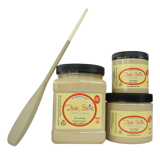 La peinture de couleur "Putty" de Dixie Belle est un taupe, marron, pas trop foncé, pas trop clair. Vous ne pouvez pas vous tromper avec du putty dans vos mains. La peinture à la craie minérale de Dixie Belle est un produit de qualité supérieur. Parfaite pour peindre sur les meubles, elle peut aussi très bien être utilisée sur d'autres surfaces comme le bois, le métal, le verre, la céramique, le tissus et plus.