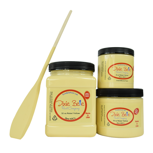 La peinture de couleur "Rebel Yellow" de Dixie Belle est un jaune vintage. Cette couleur de ton froid nous rappelle un ciel qui s'estompe au coucher du soleil. Une couleur douce mais gaie qui égayera n'importe quelle pièce de votre maison. La peinture à la craie minérale de Dixie Belle est un produit de qualité supérieur. Parfaite pour peindre sur les meubles, elle peut aussi très bien être utilisée sur d'autres surfaces comme le bois, le métal, le verre, la céramique, le tissus et plus.