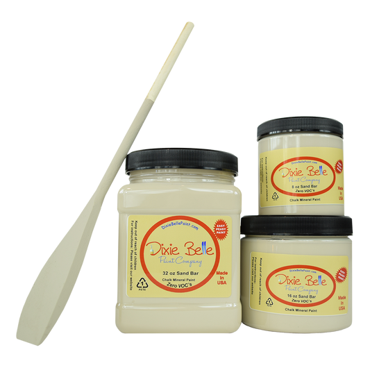La peinture de couleur "Sandbar" de Dixie Belle est un beige/sable, une couleur neutre qui peut aller avec n'importe quel style et n'importe quel espace ! Utilisez-la pour façonner votre espace de campagne vintage. La peinture à la craie minérale de Dixie Belle est un produit de qualité supérieur. Parfaite pour peindre sur les meubles, elle peut aussi très bien être utilisée sur d'autres surfaces comme le bois, le métal, le verre, la céramique, le tissus et plus.