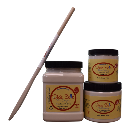 La peinture de couleur "Samwill Gravy" de Dixie Belle est un beige lisse. Tout comme le délicieux plat réconfortant, cette couleur apaisante a la chaleur du brun mélangée à la douceur du blanc. La peinture à la craie minérale de Dixie Belle est un produit de qualité supérieur. Parfaite pour peindre sur les meubles, elle peut aussi très bien être utilisée sur d'autres surfaces comme le bois, le métal, le verre, la céramique, le tissus et plus.