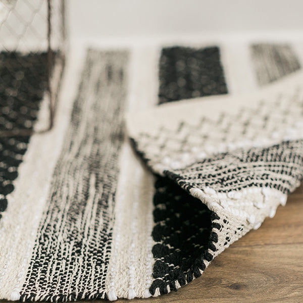 Woven rug in black, cream &amp; white cotton - Boutique Déco