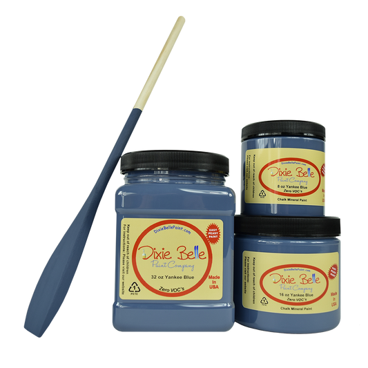 La peinture de couleur "Yankee Blue" de Dixie Belle est d'une belle couleur bleue marine. La peinture à la craie minérale de Dixie Belle est un produit de qualité supérieur. Parfaite pour peindre sur les meubles, elle peut aussi très bien être utilisée sur d'autres surfaces comme le bois, le métal, le verre, la céramique, le tissus et plus.